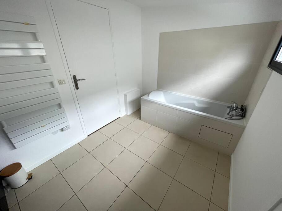 Superbe Loft Lumineux A Caen Apartment Bagian luar foto