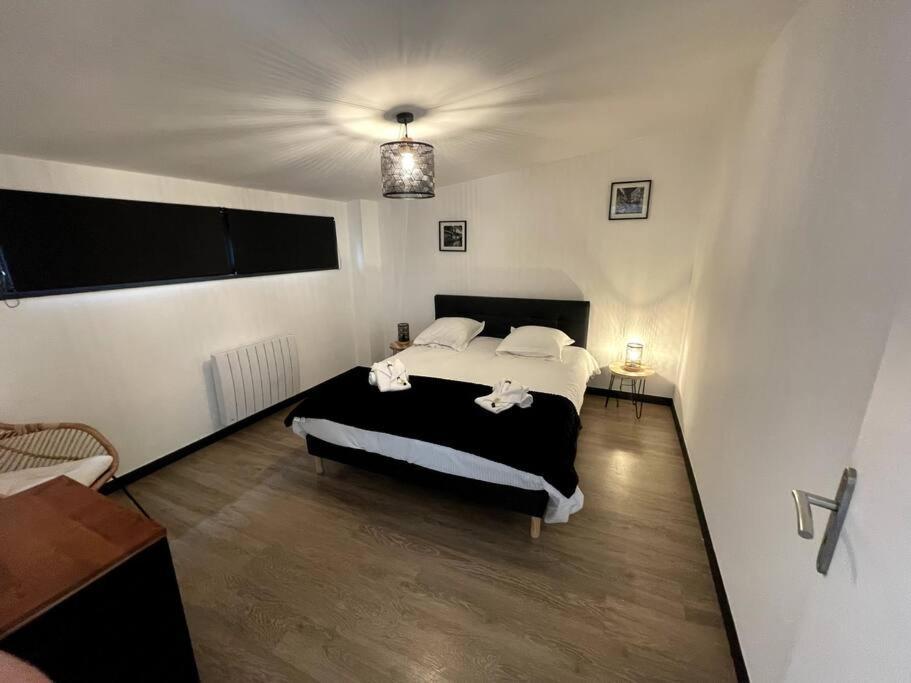 Superbe Loft Lumineux A Caen Apartment Bagian luar foto